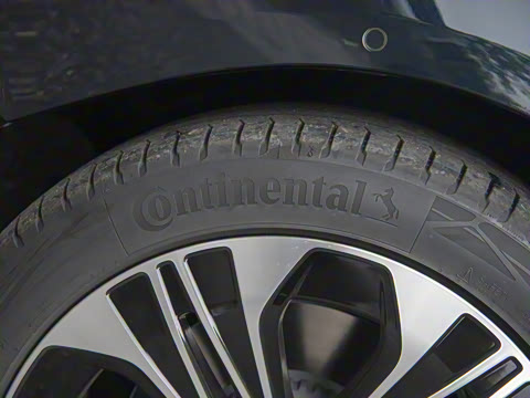 2025�� �Ŀ� E 300 L ������