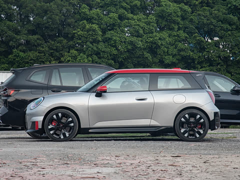 2025�� JOHN COOPER WORKS
