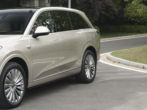 2025�� Ultra ������