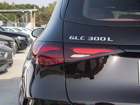 2025�� GLC 300 L 4MATIC ������ 7��