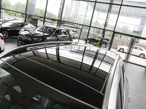 2025�� �Ŀ� GLC 260 L 4MATIC ������