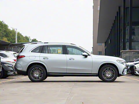 2025�� GLC 300 L 4MATIC ������ 5��