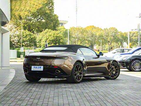 2025�� 4.0T V8 Volante