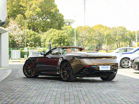 2025�� 4.0T V8 Volante