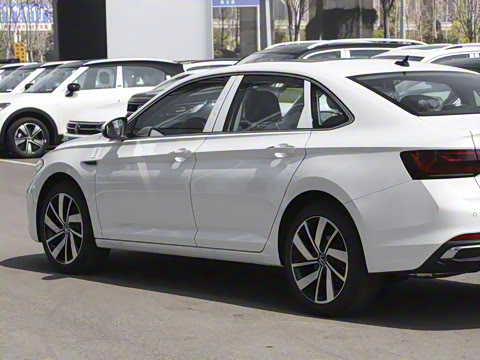 2025�� �Ŀ� 300TSI DSG׿Խ��