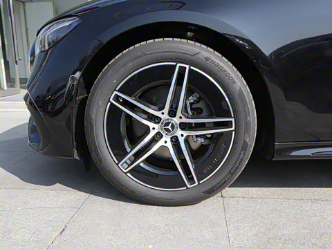 2025�� E 260 �˶���