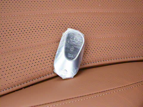 2025�� S 400 L ������