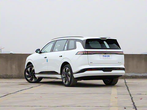 2025�� 636Ultra����� 6��