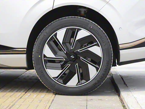 2025�� 210Ultra���̰� 6��