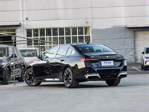 2025�� 530Li ������ M�˶���װ