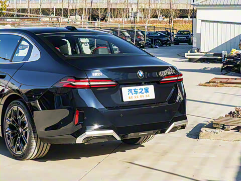 2025�� 530Li ������ M�˶���װ