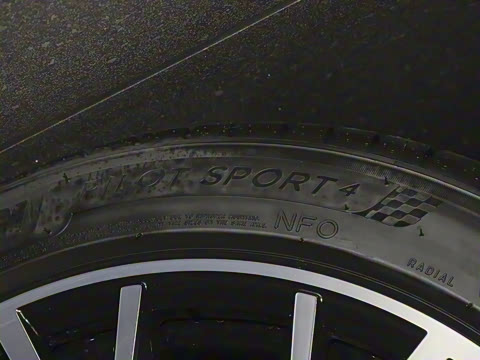 2024�� Taycan 4 Cross Turismo