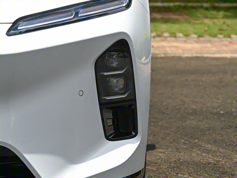 2025�� 75kWh Touring