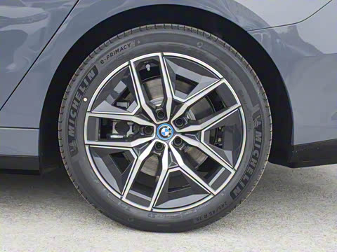 2024�� eDrive 35L M�˶���װ