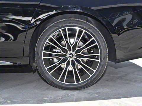 2025�� �Ŀ� E 300 L �����