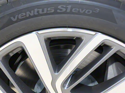 2025�� �Ŀ� E 300 L ʱ���˶���