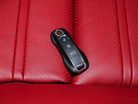 2025�� Cayenne S E-Hybrid 3.0T