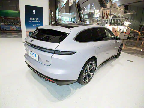 2025�� 75kWh Touring