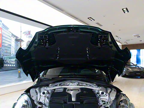 2025�� 4.0T V8 707