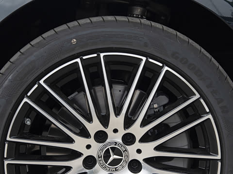 2025�� �Ŀ� C 260 L �˶���