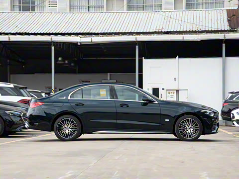 2025�� �Ŀ� C 260 L �˶���