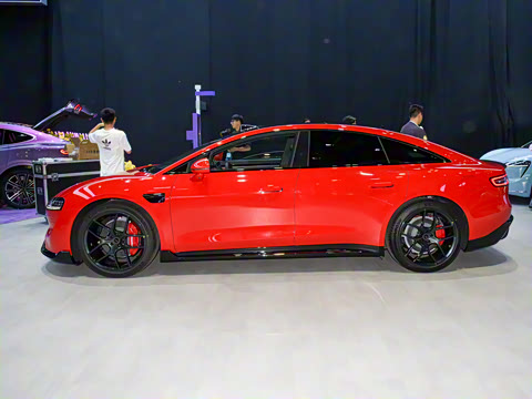 2025�� 703km Ultra�˶���