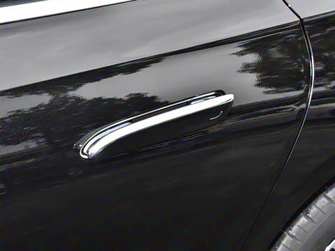 2025�� �Ŀ� E 300 L ������