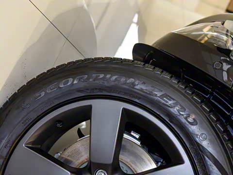 2025�� 110 3.0T P400 X-Dynamic HSE