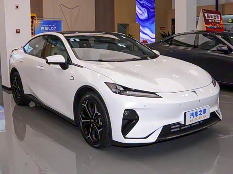 2025�� 300Ultra  �����Ǽ�AD PRO���̰�