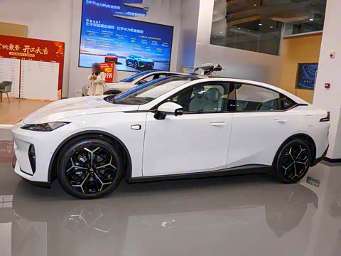 2025�� 300Ultra  �����Ǽ�AD PRO���̰�