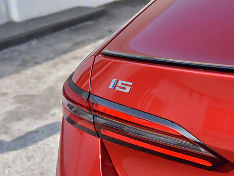 2024�� xDrive M60