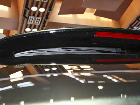 2025�� 300 ����������