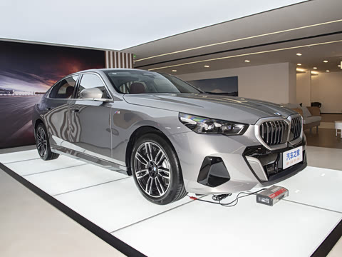2025�� 530Li ������ M�˶���װ