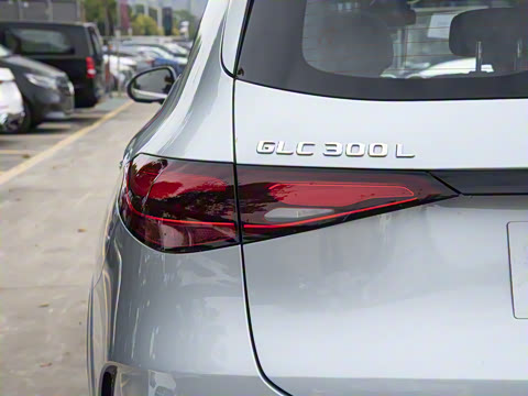 2025�� GLC 300 L 4MATIC ������ 5��