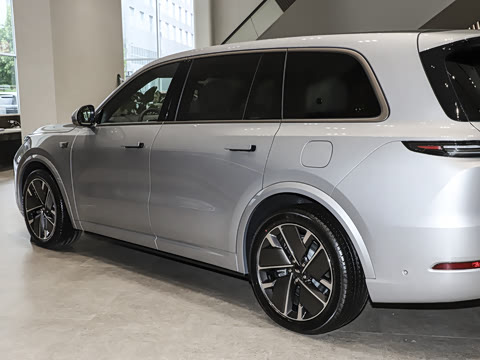 2025�� Ultra ���ܻ��°�