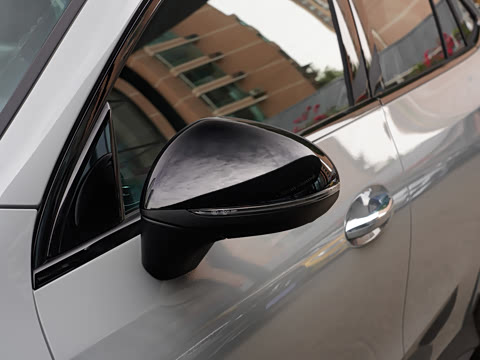 2025�� GLC 300 4MATIC ����SUV