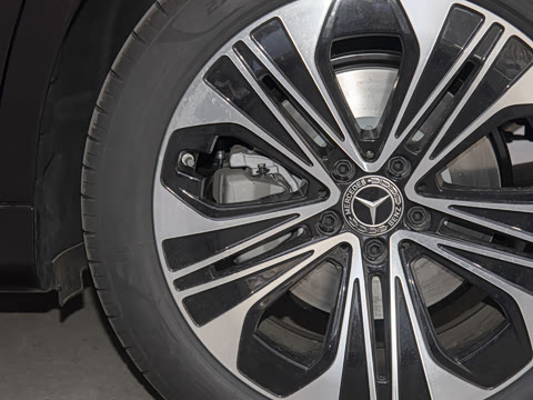 2025�� �Ŀ� E 300 L ������