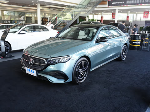 2025�� �Ŀ� E 260 �˶���