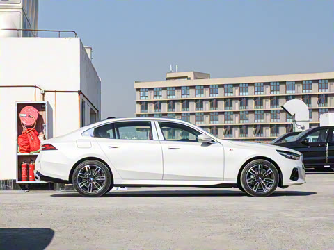 2025�� 530Li ������ M�˶���װ