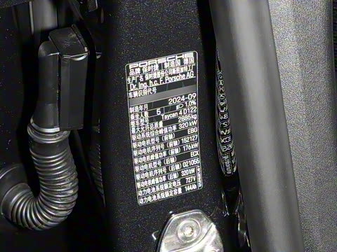 2024�� Taycan 4 Cross Turismo