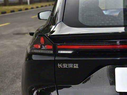 2025�� 300UltraǬ���Ǽ�ADS SE���̰�