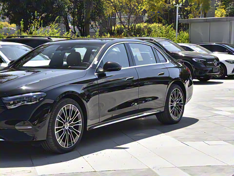 2025�� �Ŀ� E 300 L �����