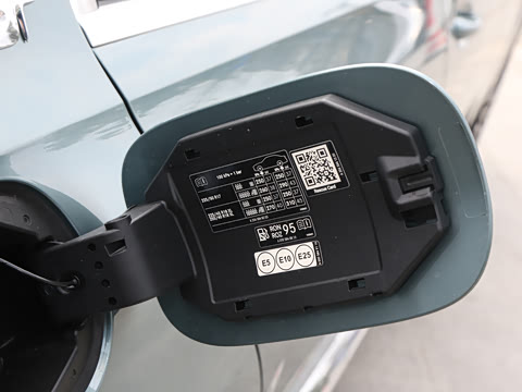 2025�� �Ŀ� C 260 L �˶���