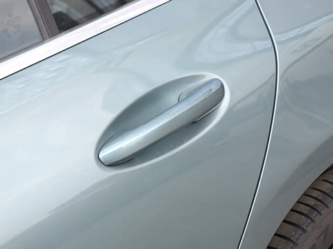 2025�� �Ŀ� C 260 L �˶���