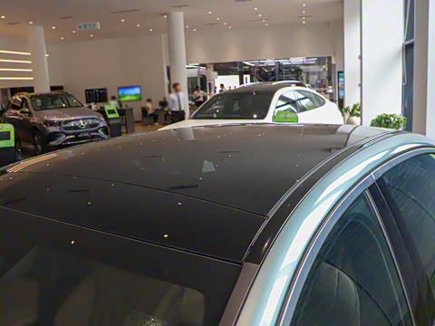 2025�� �Ŀ� E 300 L ������