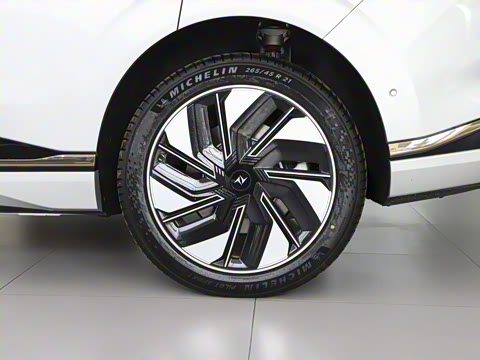 2025�� 636Max���Ȱ� 5��