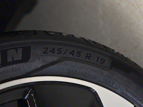 2025�� 75kWh Touring