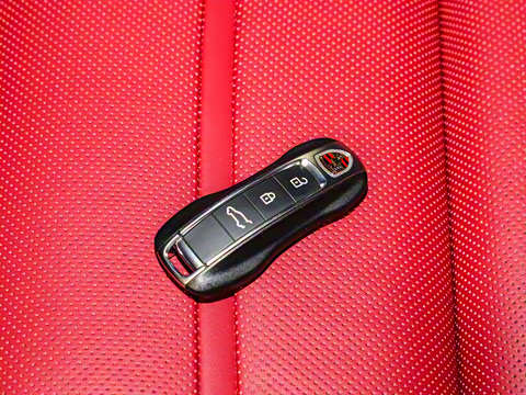 2025�� Cayenne S E-Hybrid 3.0T