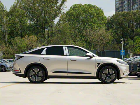 2025�� 735MAX 175kW