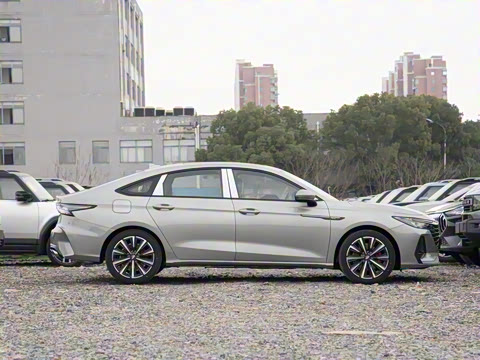 2025�� 2.0T �Զ���+